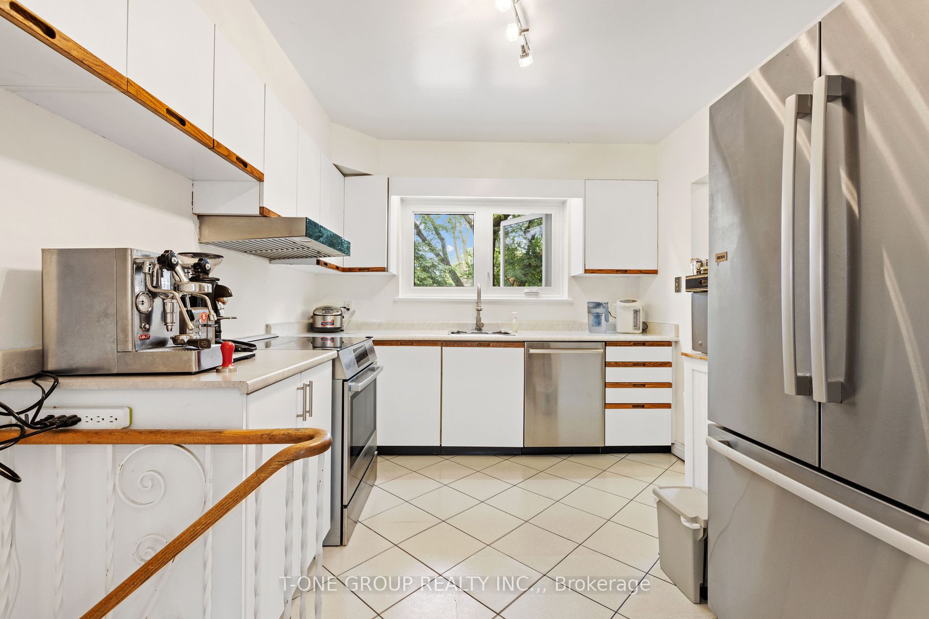 124 Wyndcliff Crescent