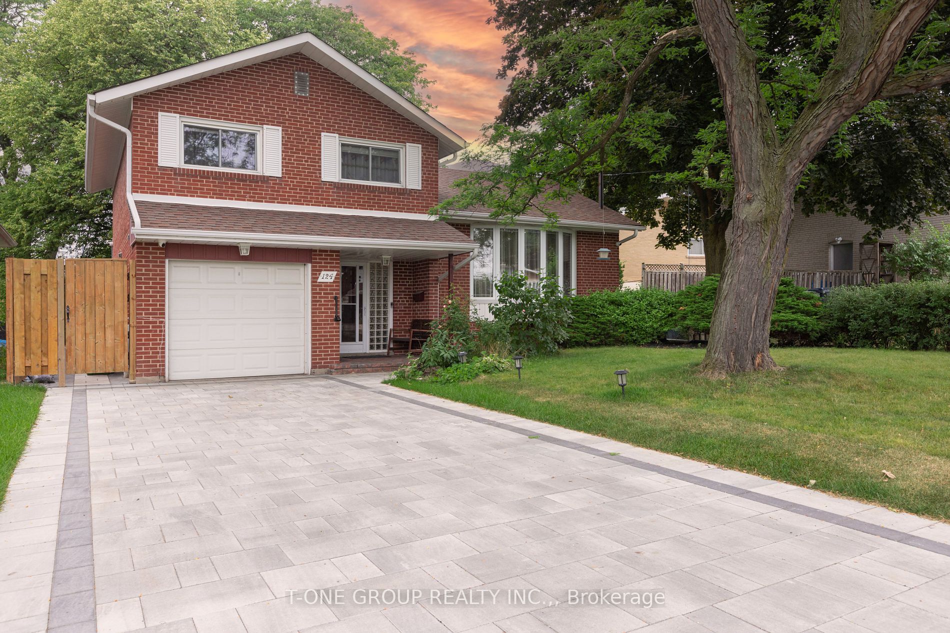 124 Wyndcliff Crescent