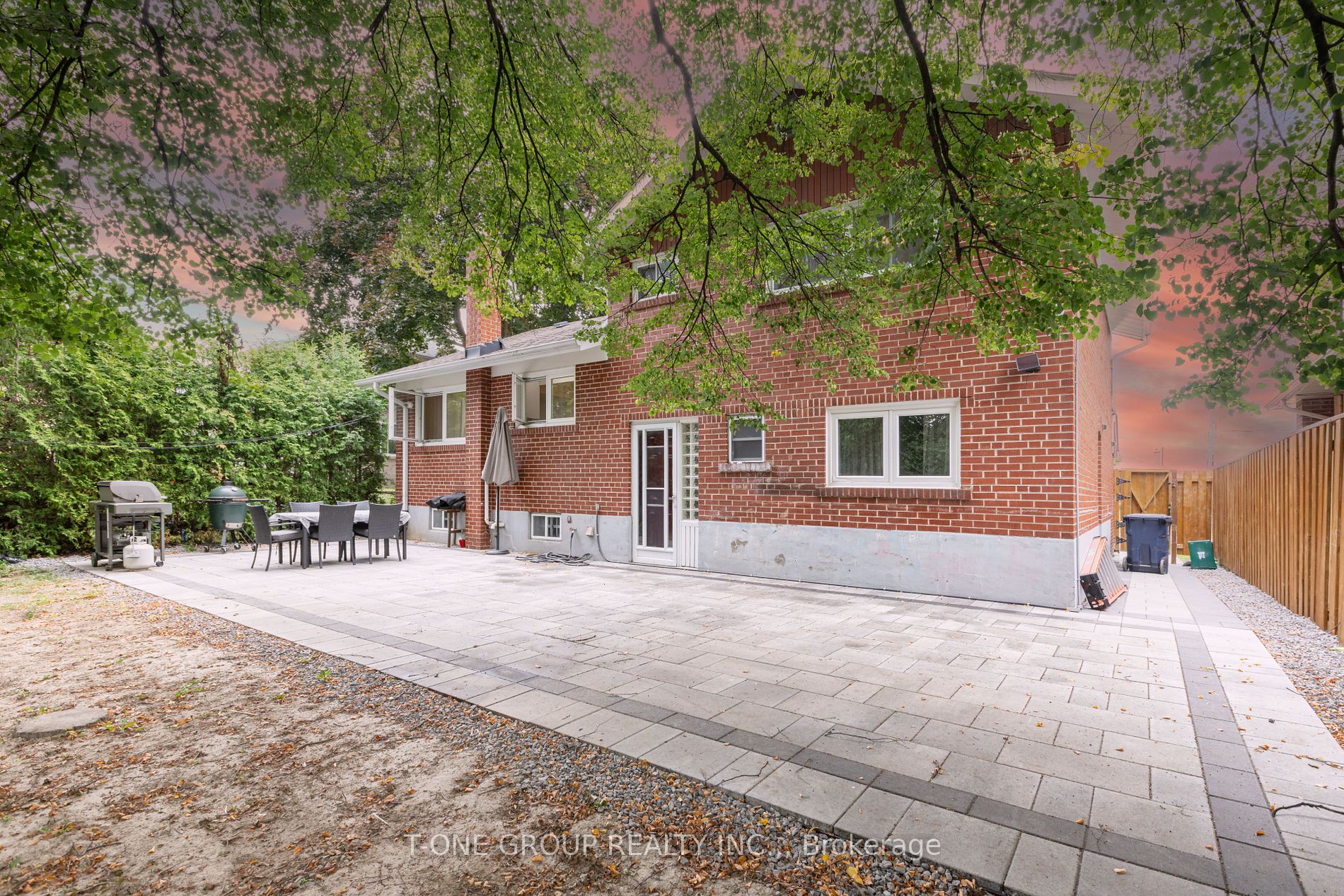 124 Wyndcliff Crescent