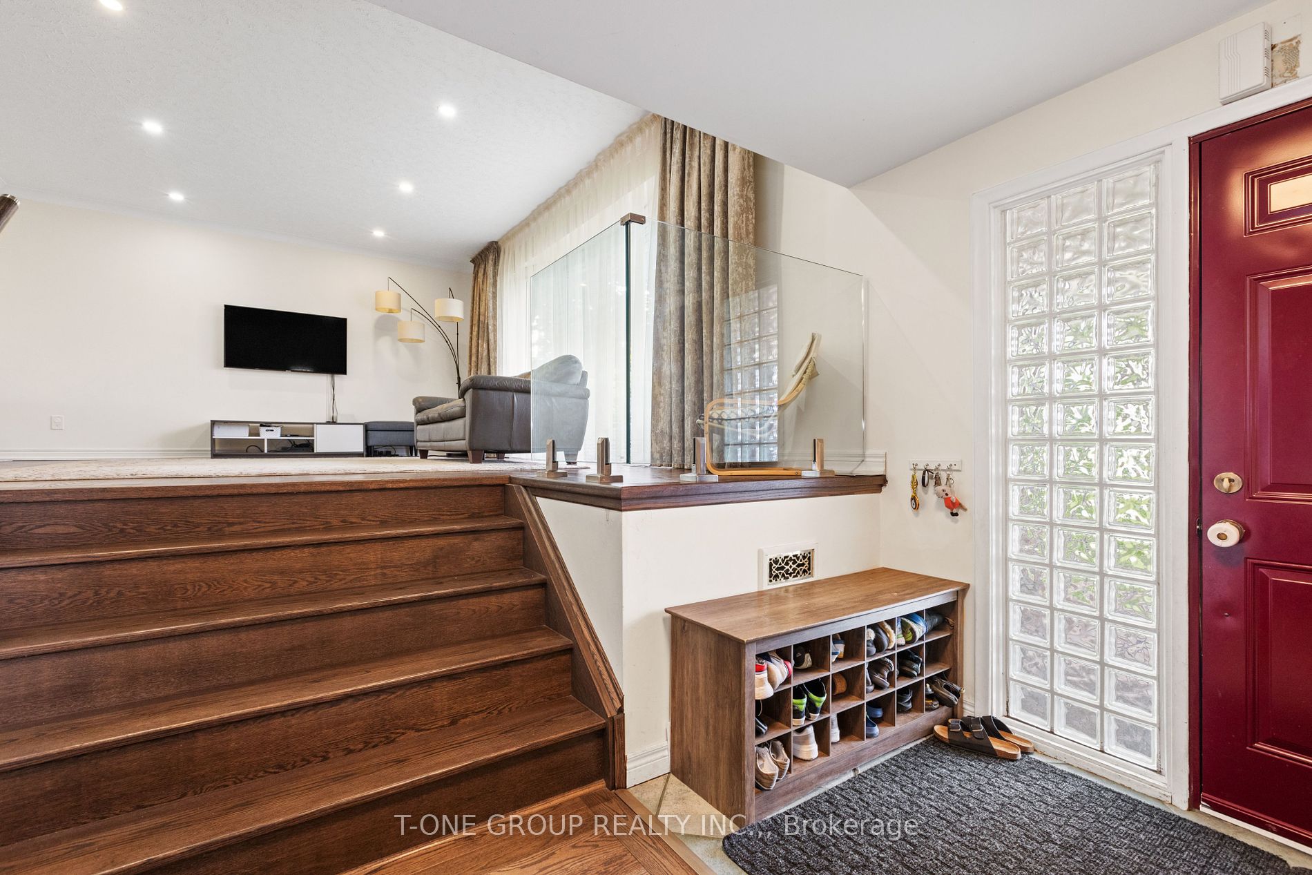 124 Wyndcliff Crescent