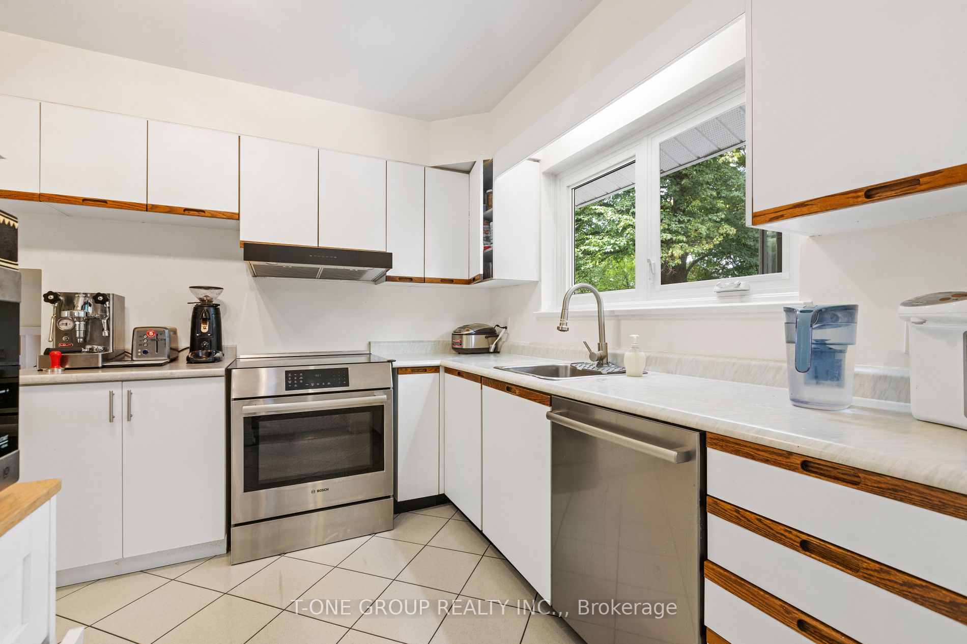 124 Wyndcliff Crescent