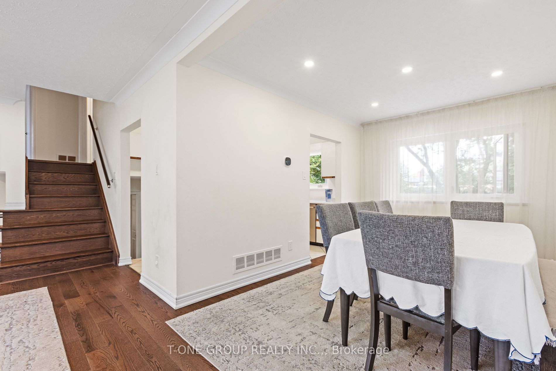 124 Wyndcliff Crescent