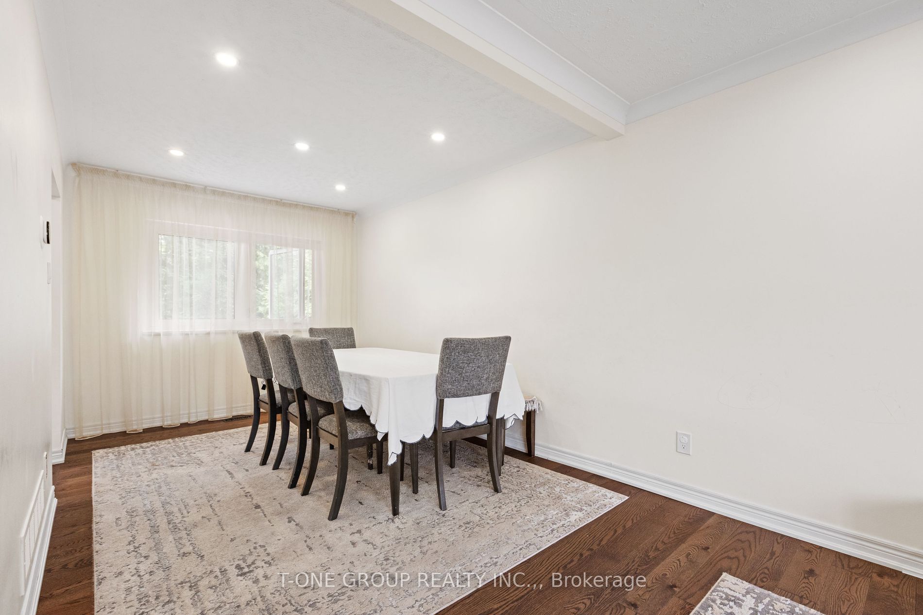 124 Wyndcliff Crescent