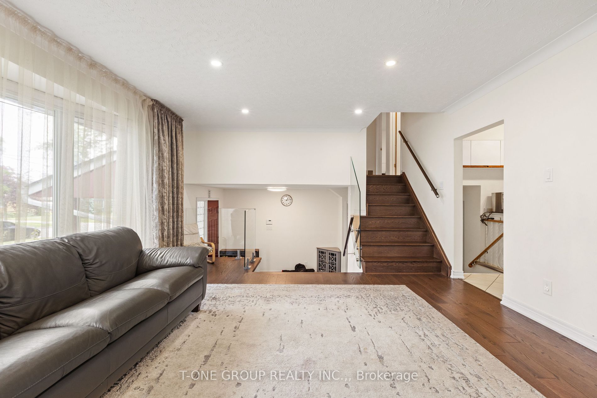 124 Wyndcliff Crescent