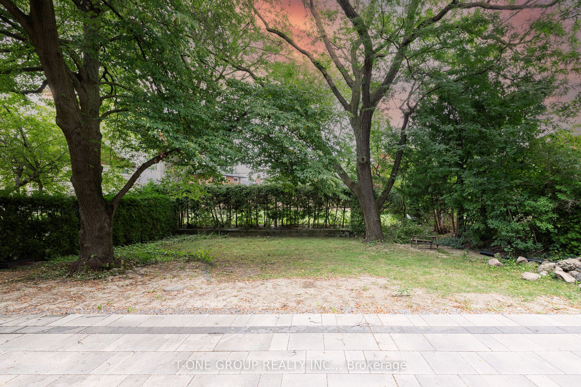 124 Wyndcliff Crescent