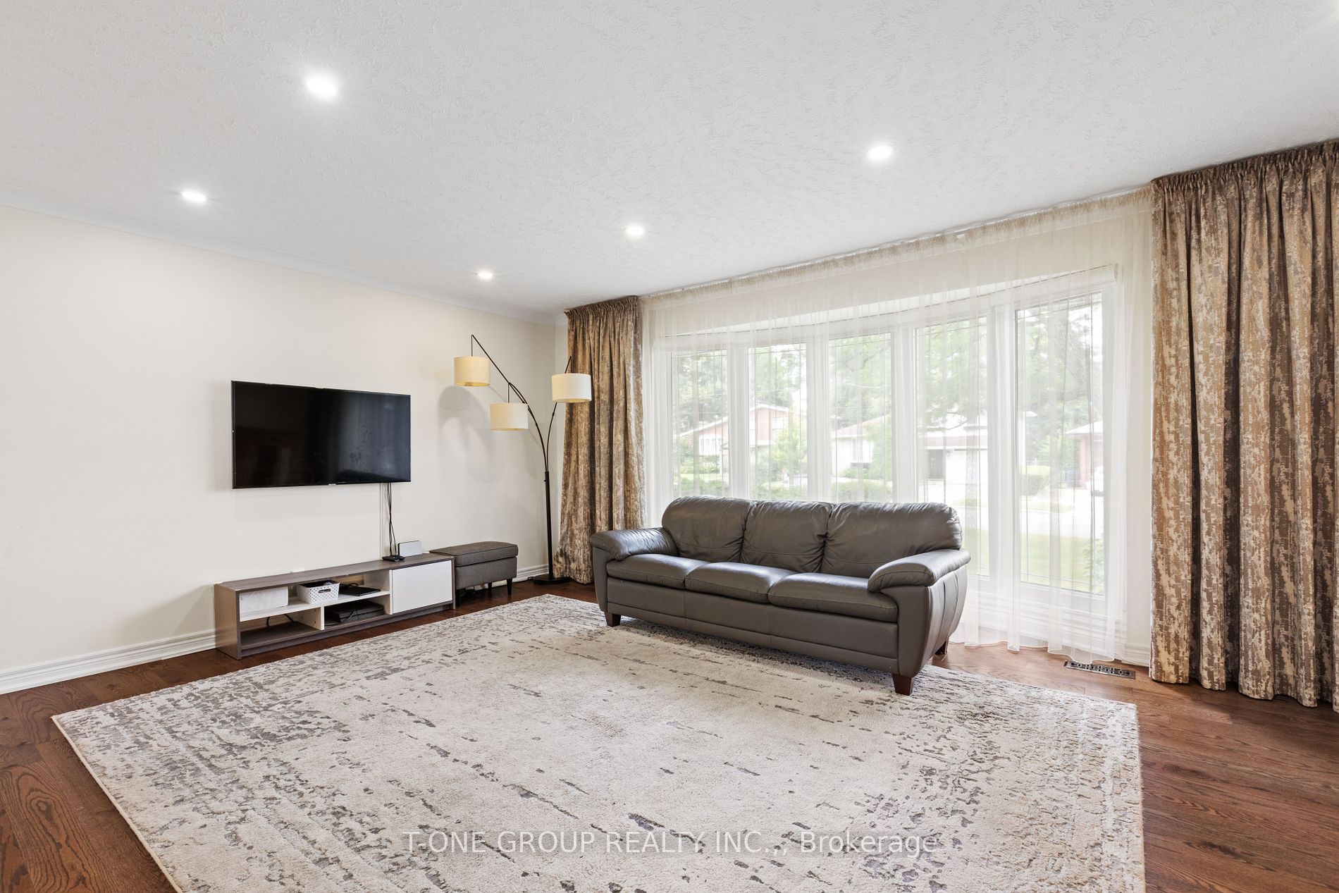 124 Wyndcliff Crescent