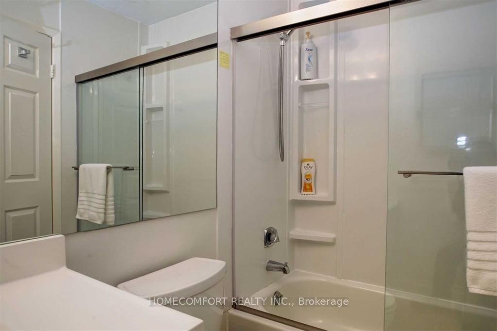 8 Wellesley St E, #701