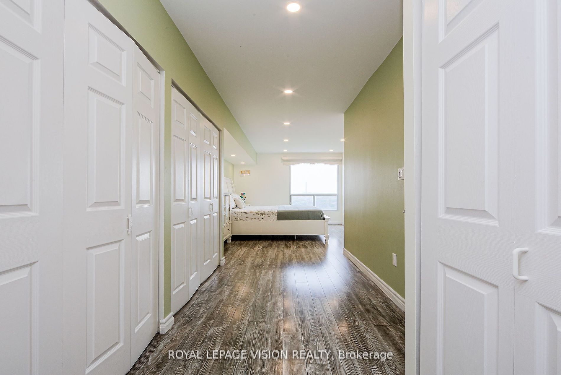 5 Concorde Pl, #1911