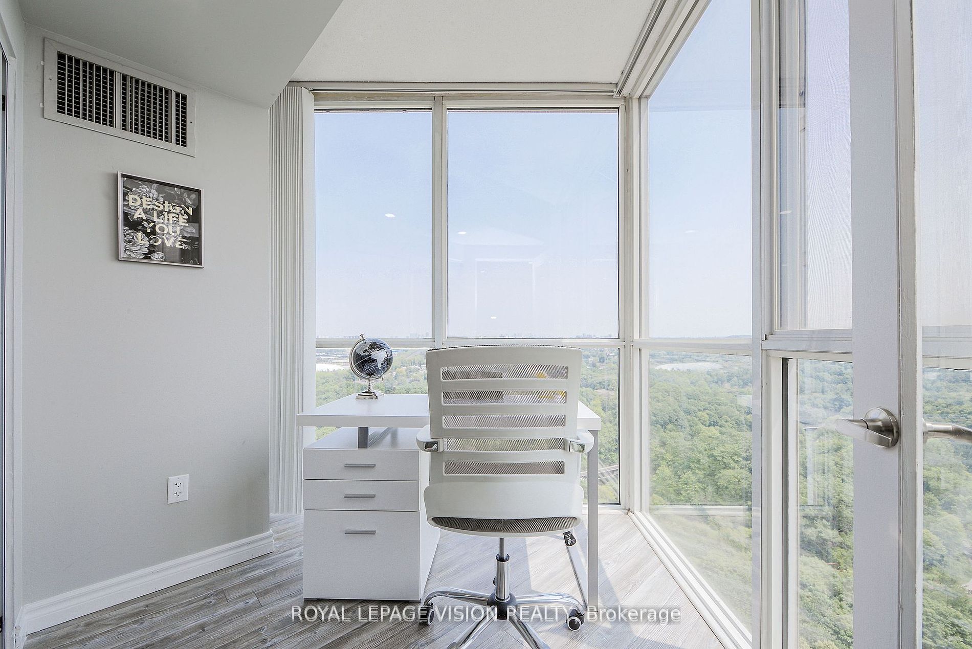 5 Concorde Pl, #1911