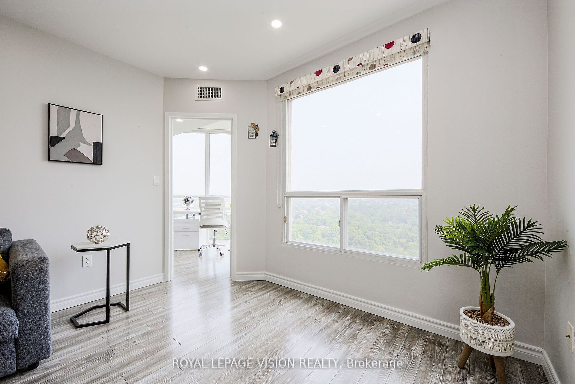 5 Concorde Pl, #1911