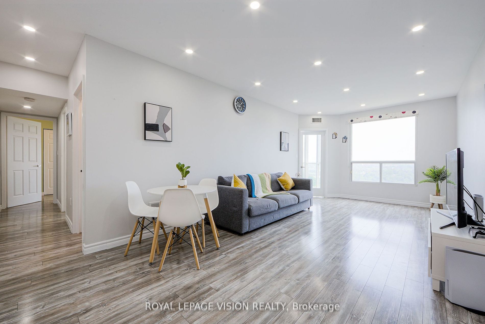 5 Concorde Pl, #1911