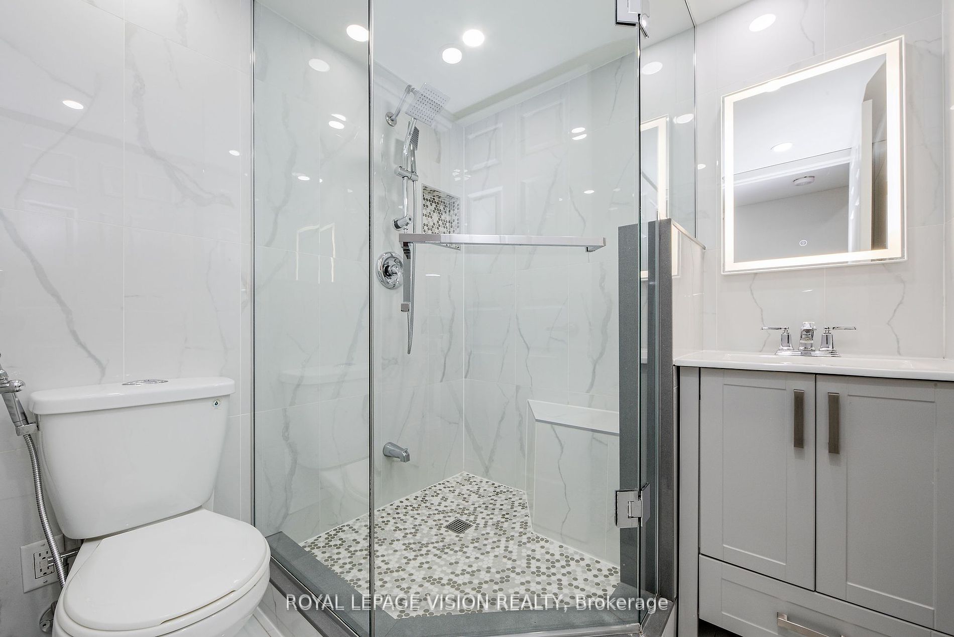 5 Concorde Pl, #1911