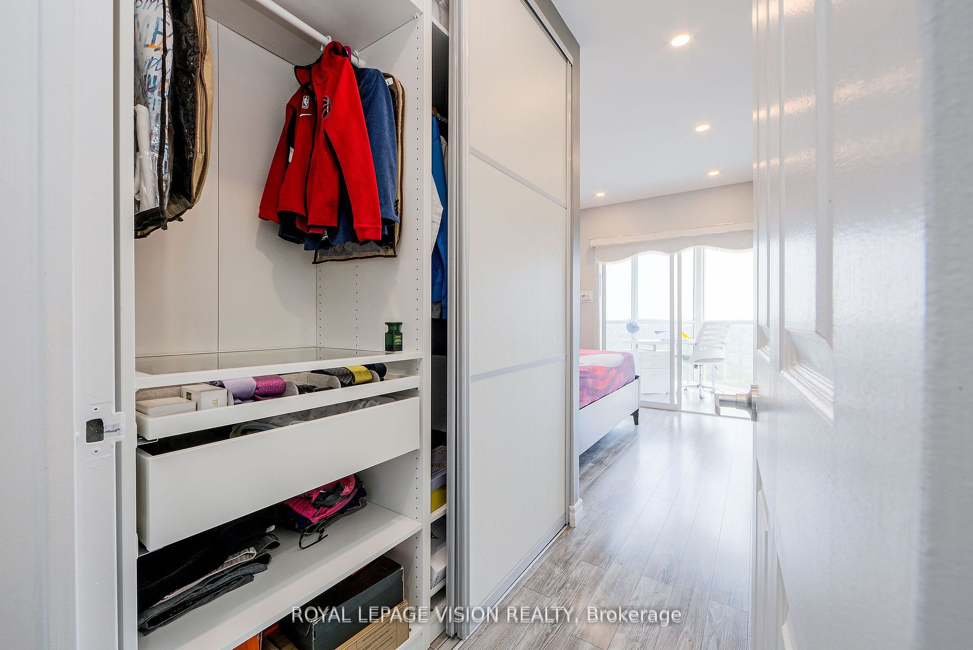 5 Concorde Pl, #1911