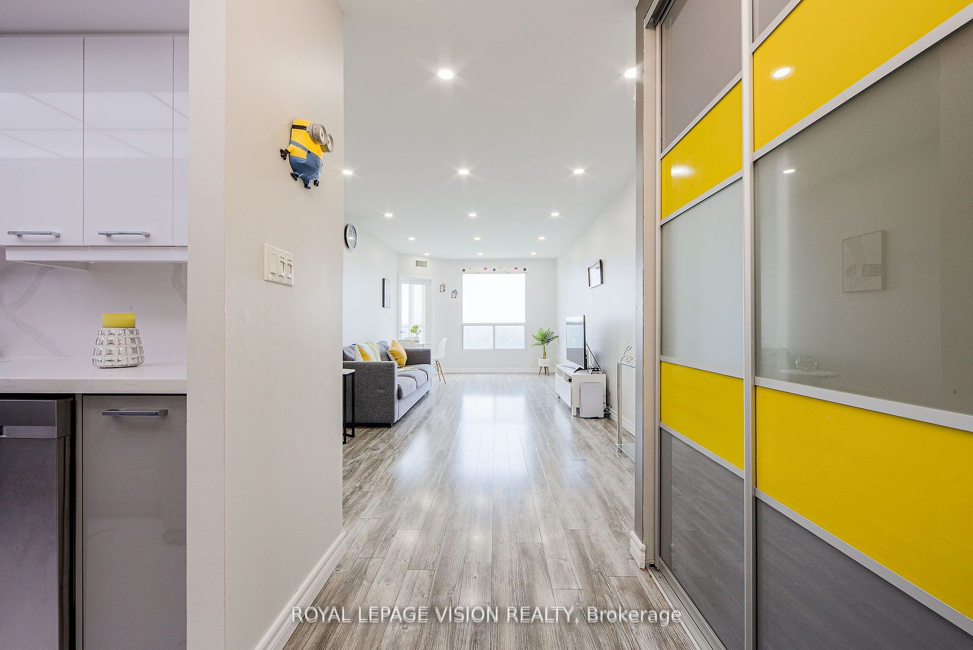 5 Concorde Pl, #1911