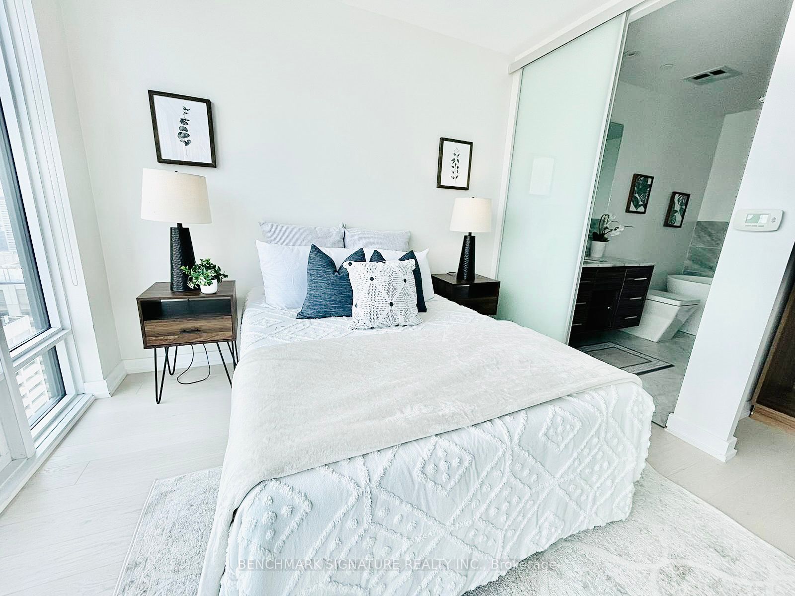 488 University Avenue #3002
