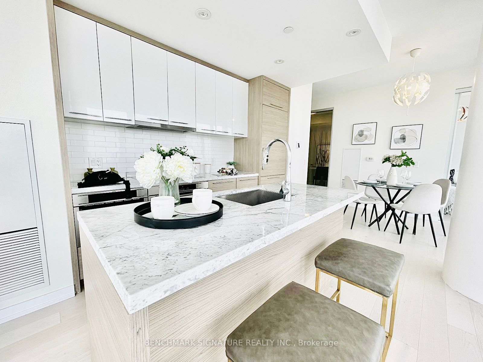488 University Avenue #3002