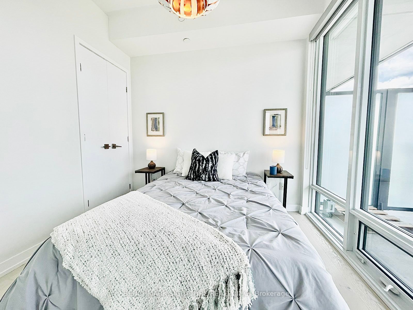 488 University Avenue #3002