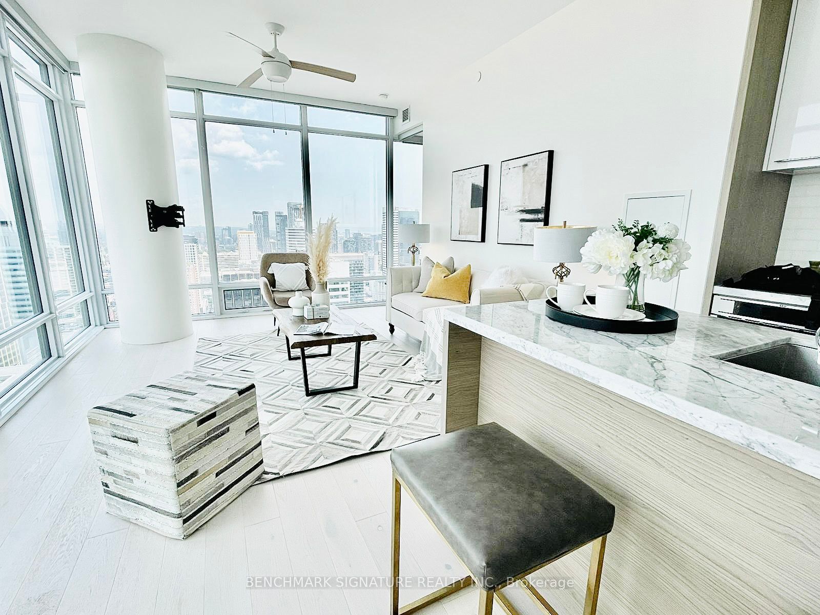 488 University Avenue #3002