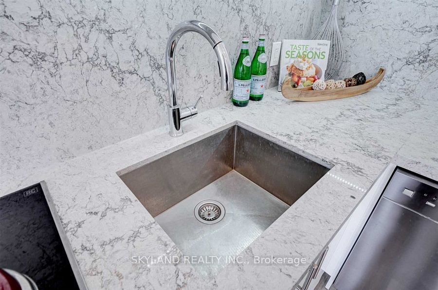 57 Finch Ave W, #41