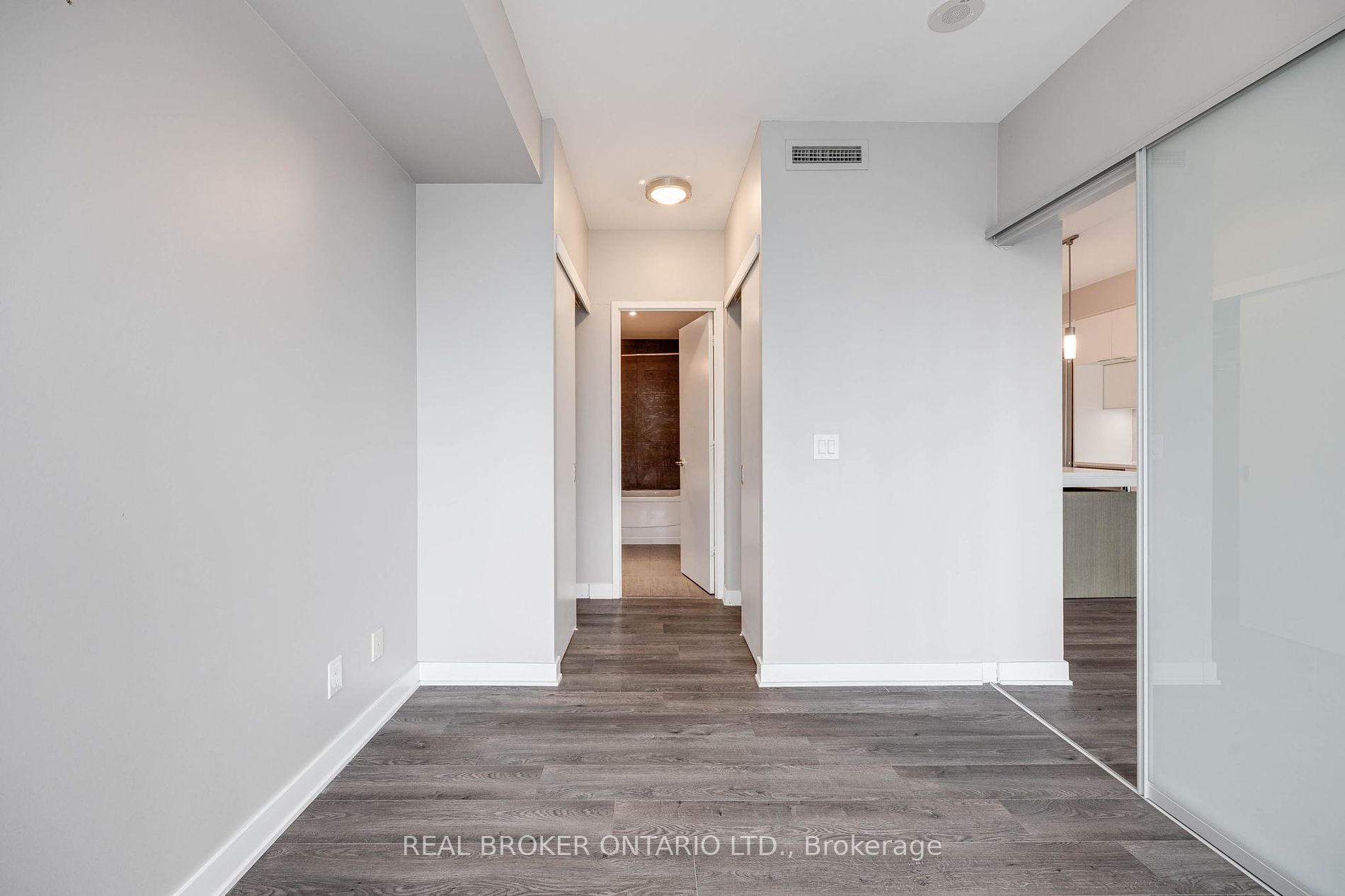 110 Charles St E, #3903