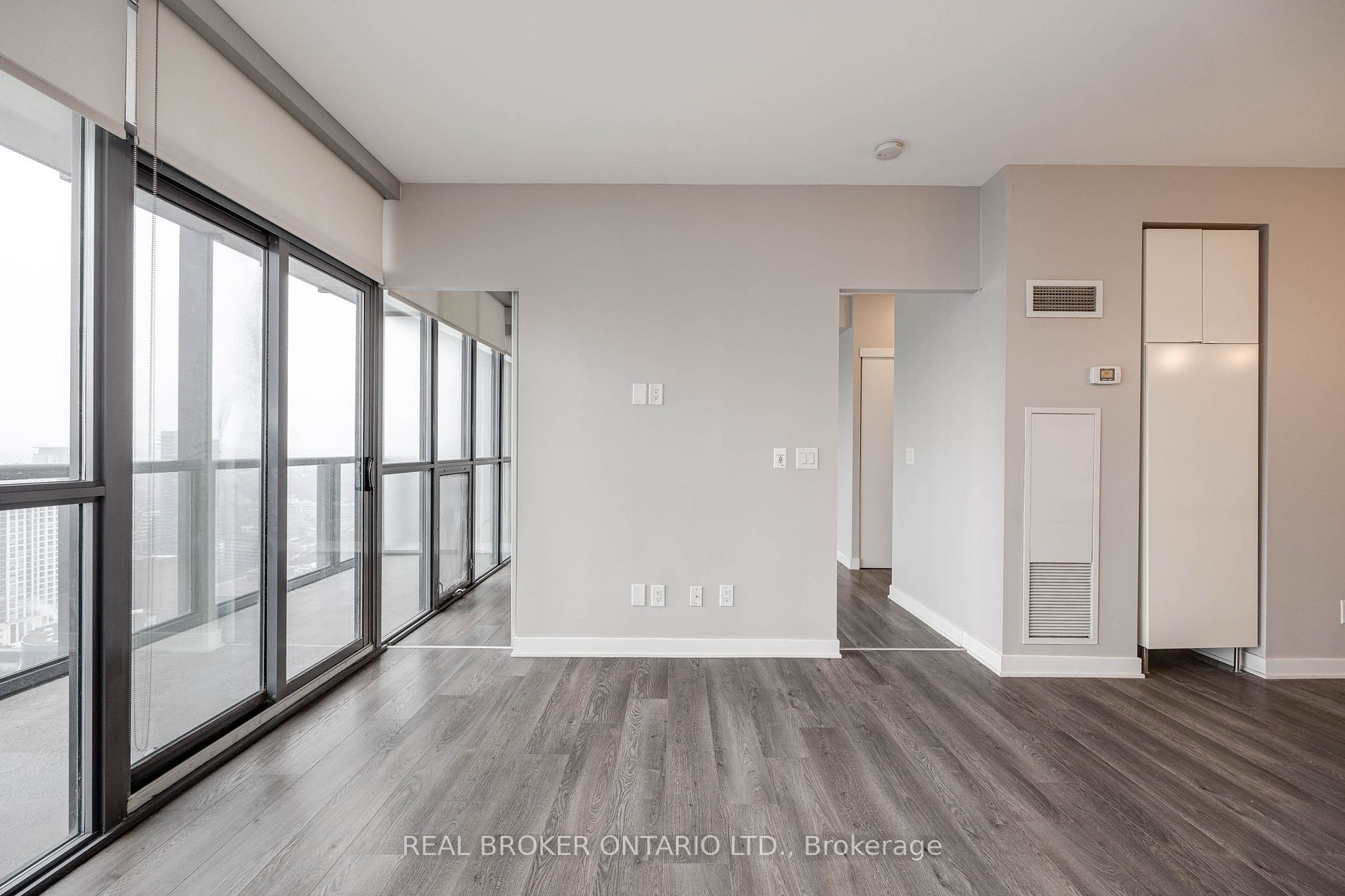 110 Charles St E, #3903