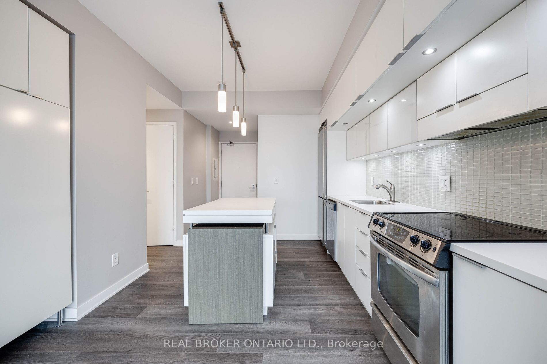 110 Charles St E, #3903