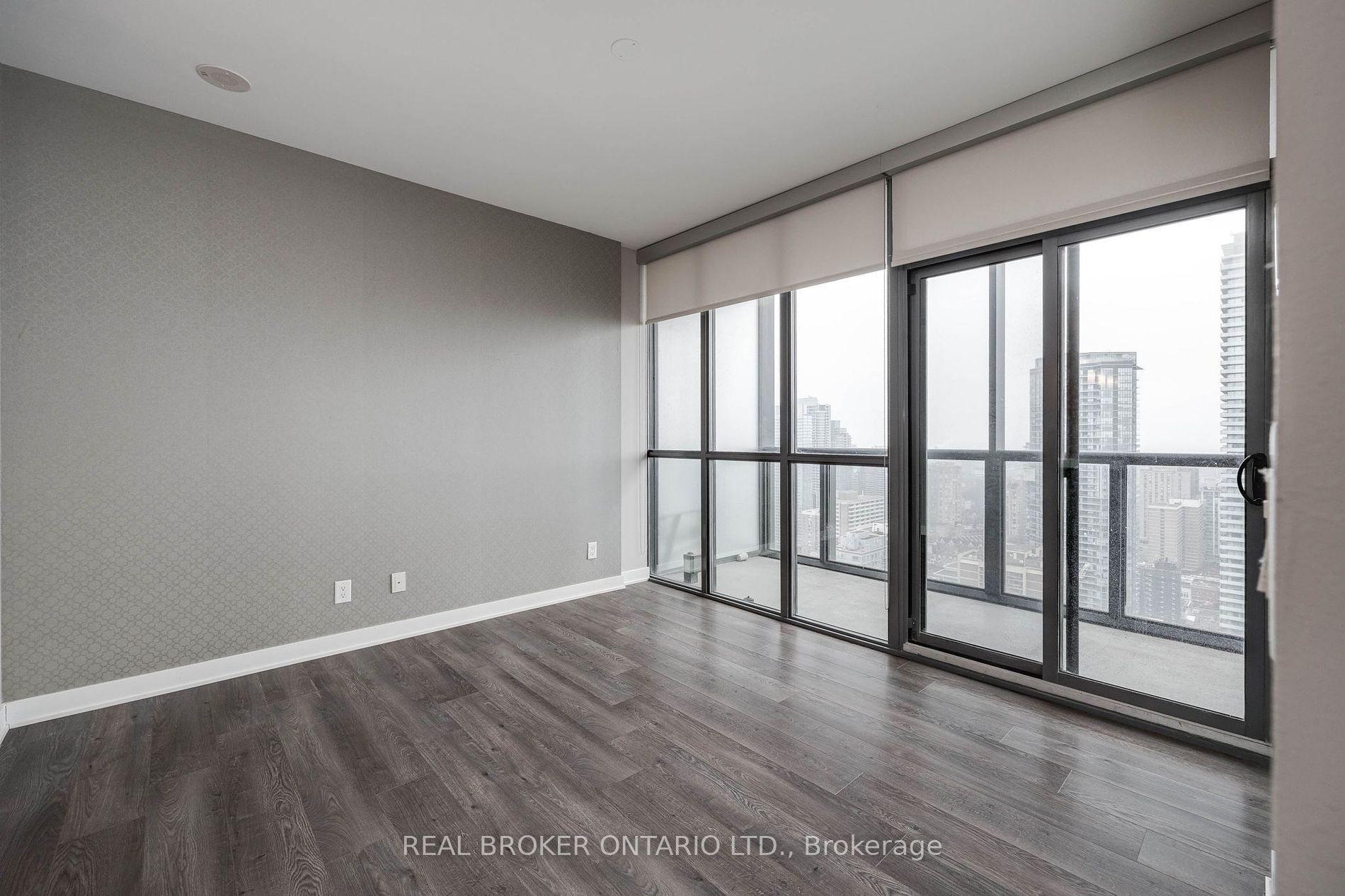 110 Charles St E, #3903