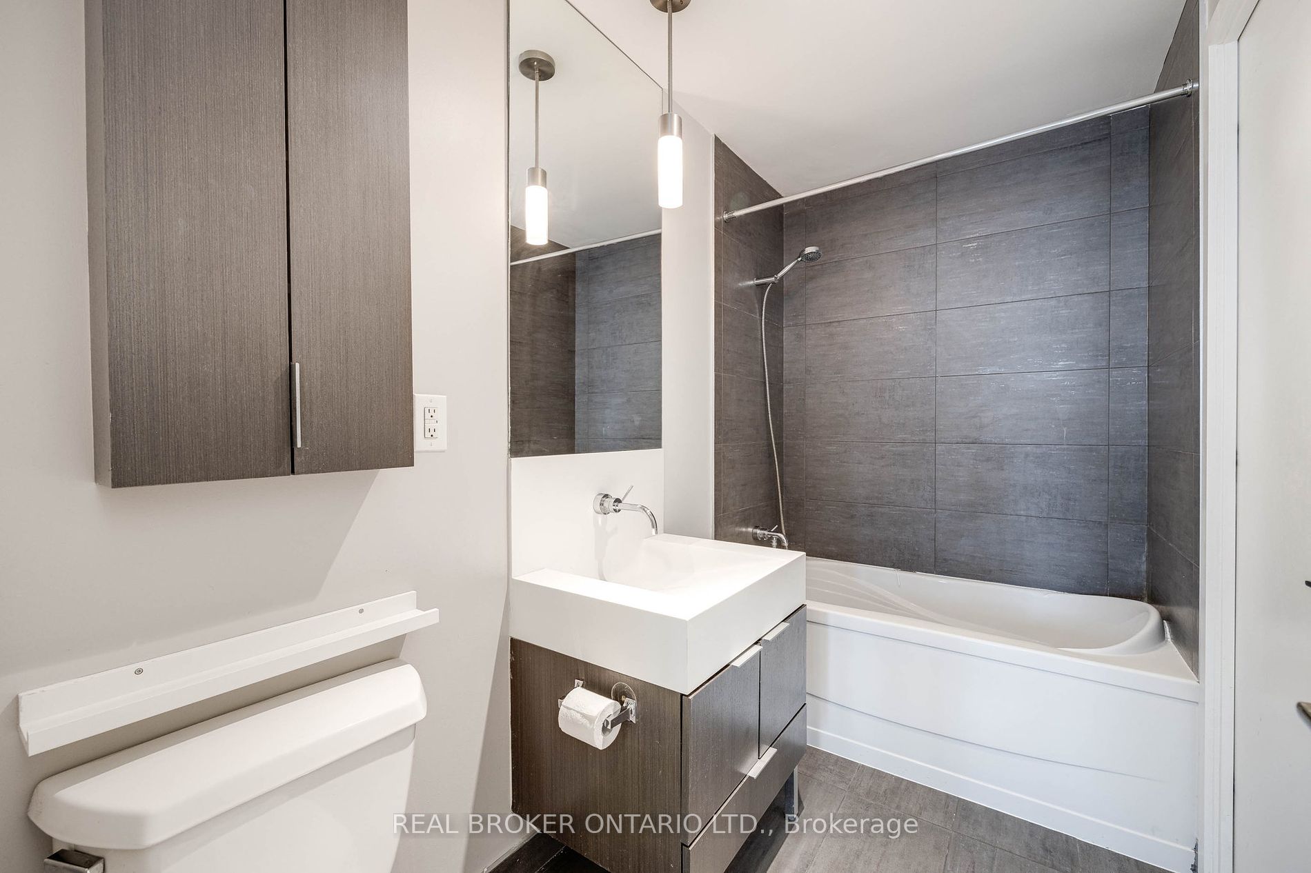 110 Charles St E, #3903