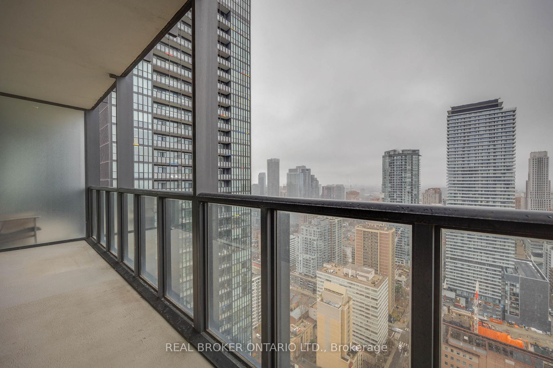 110 Charles St E, #3903