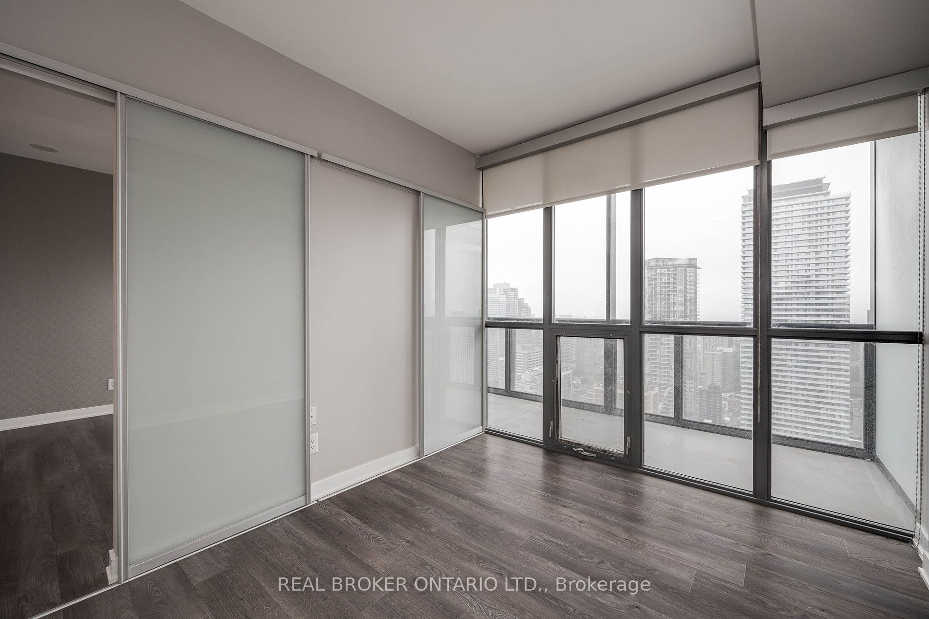 110 Charles St E, #3903