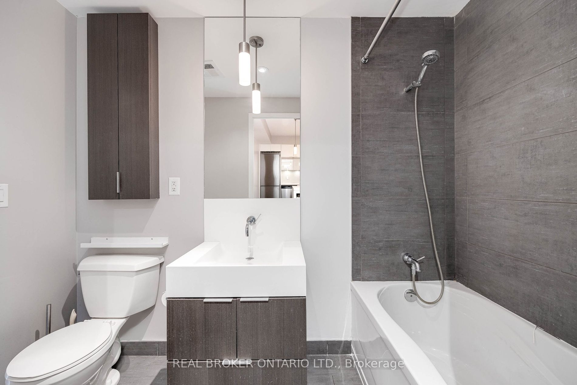 110 Charles St E, #3903