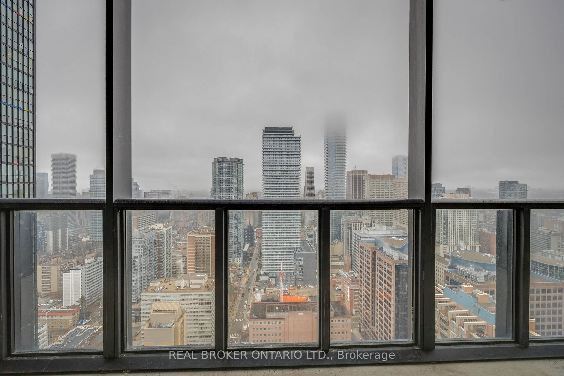 110 Charles St E, #3903