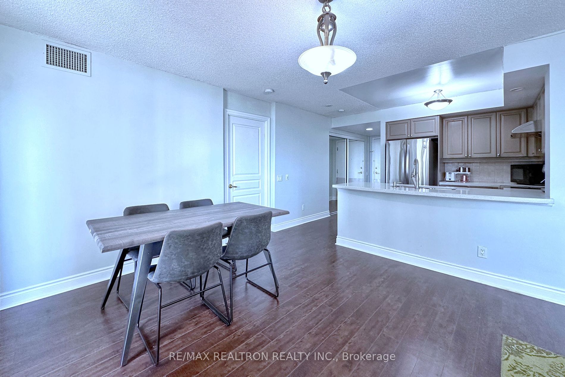 5 Northtown Way, #1006