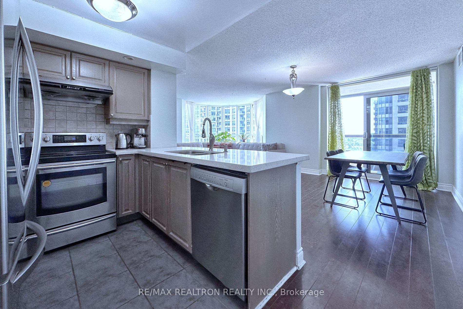 5 Northtown Way, #1006