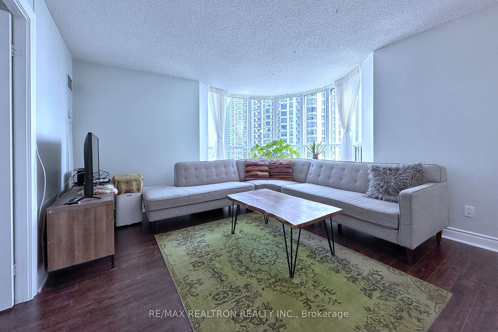 5 Northtown Way, #1006