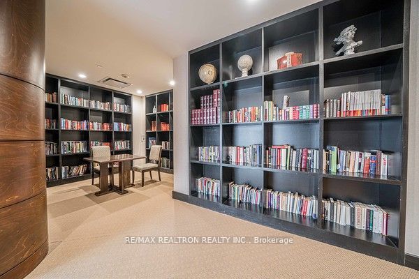 5 Northtown Way, #1006