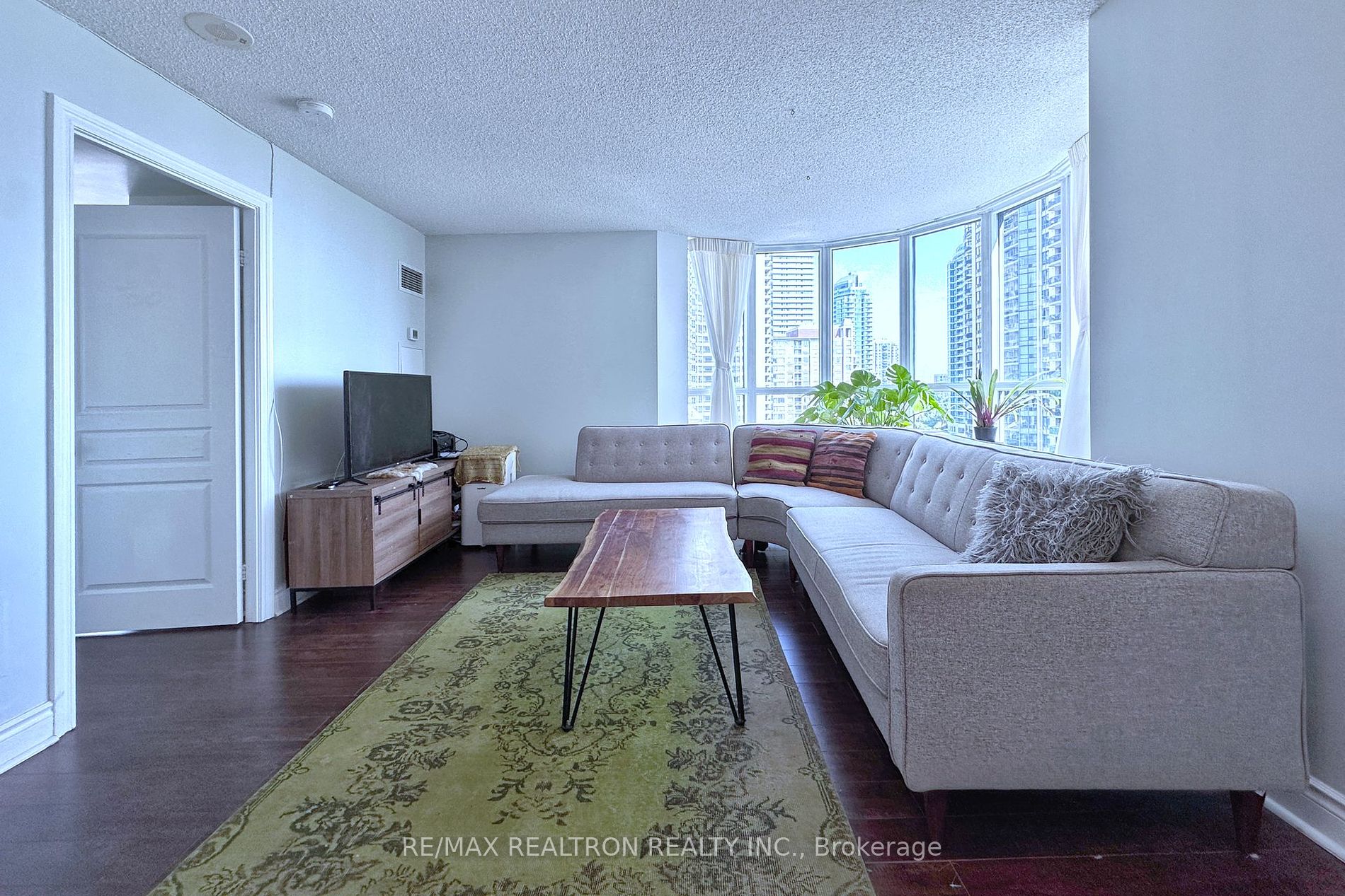 5 Northtown Way, #1006