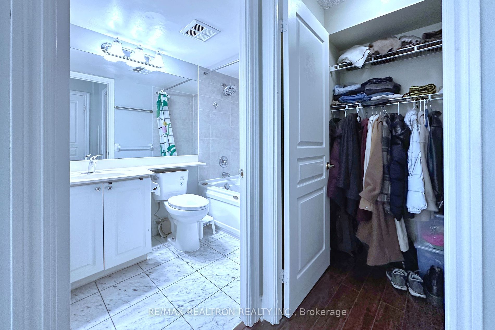 5 Northtown Way, #1006