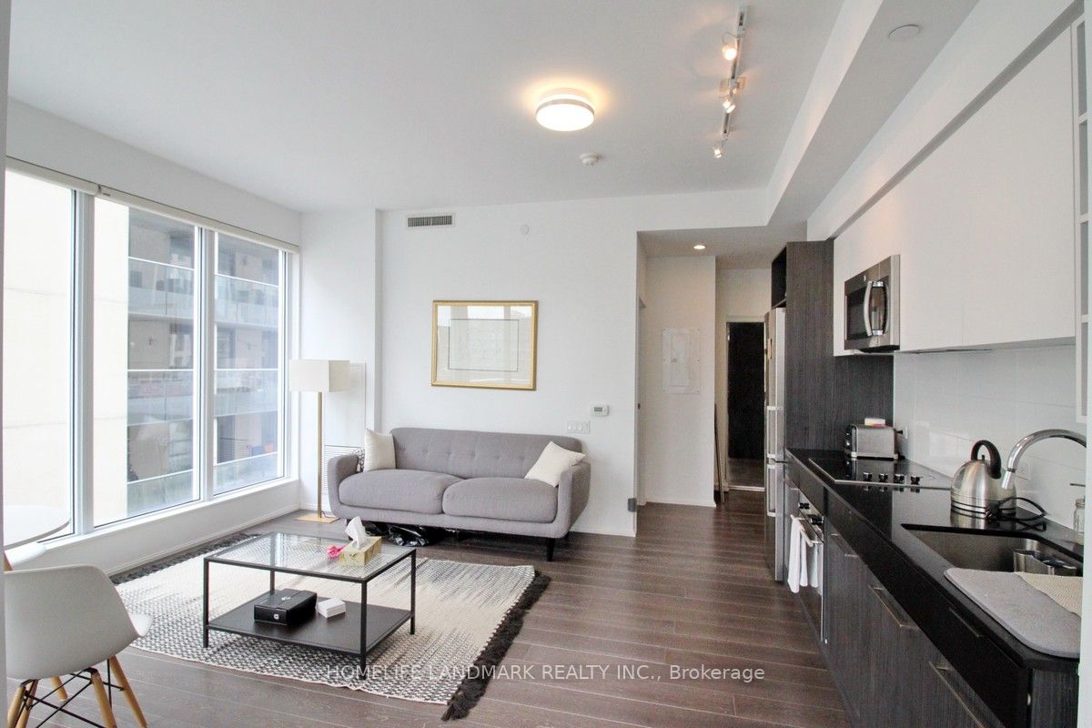 68 Shuter Street, #910