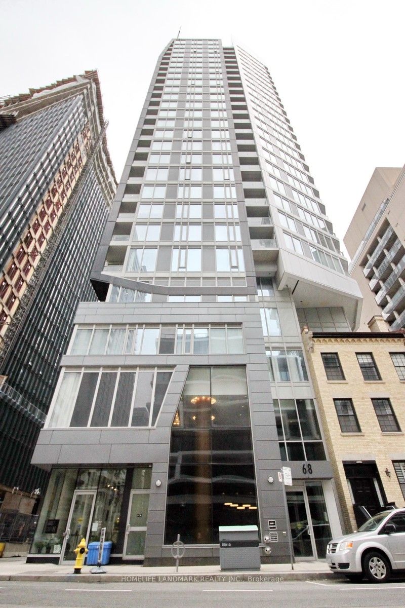 68 Shuter Street, #910