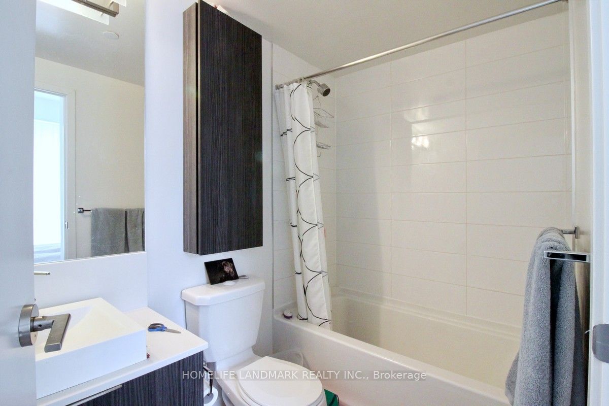 68 Shuter Street, #910