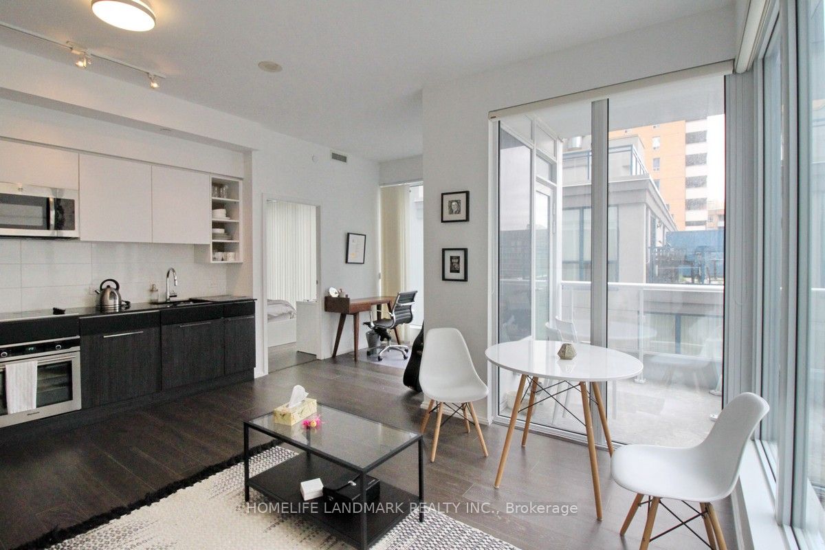 68 Shuter Street, #910