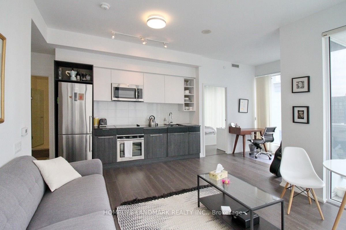 68 Shuter Street, #910