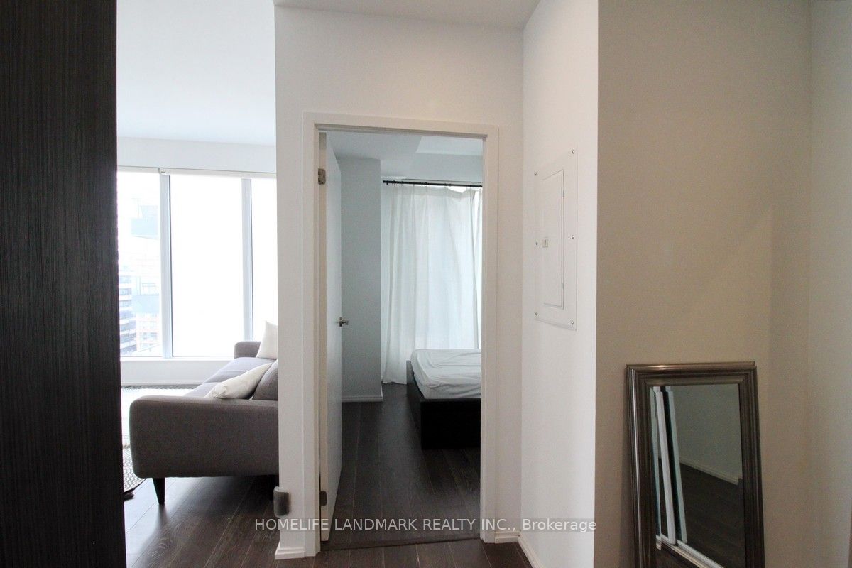 68 Shuter Street, #910