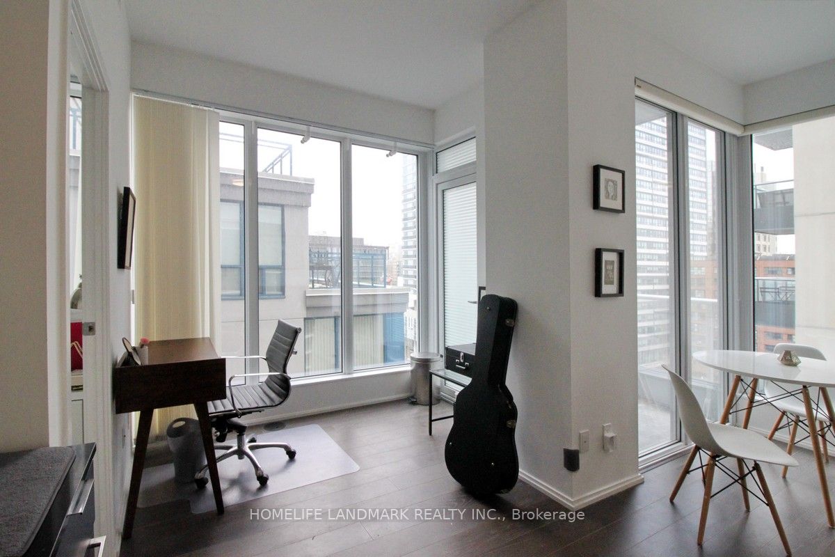 68 Shuter Street, #910