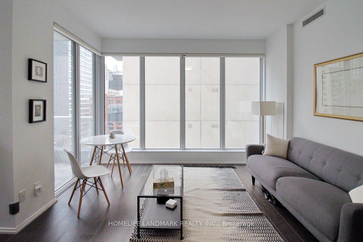 68 Shuter Street, #910