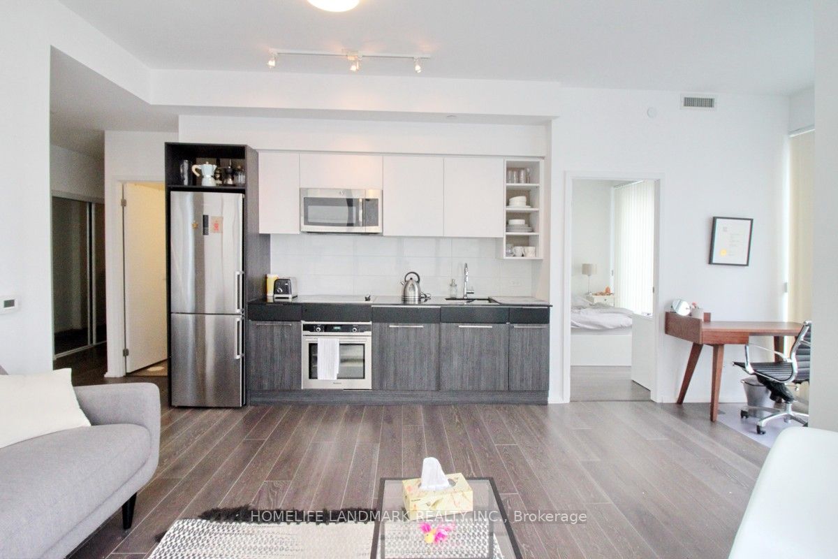 68 Shuter Street, #910