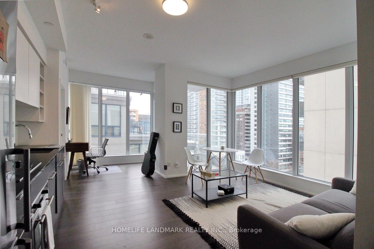 68 Shuter Street, #910