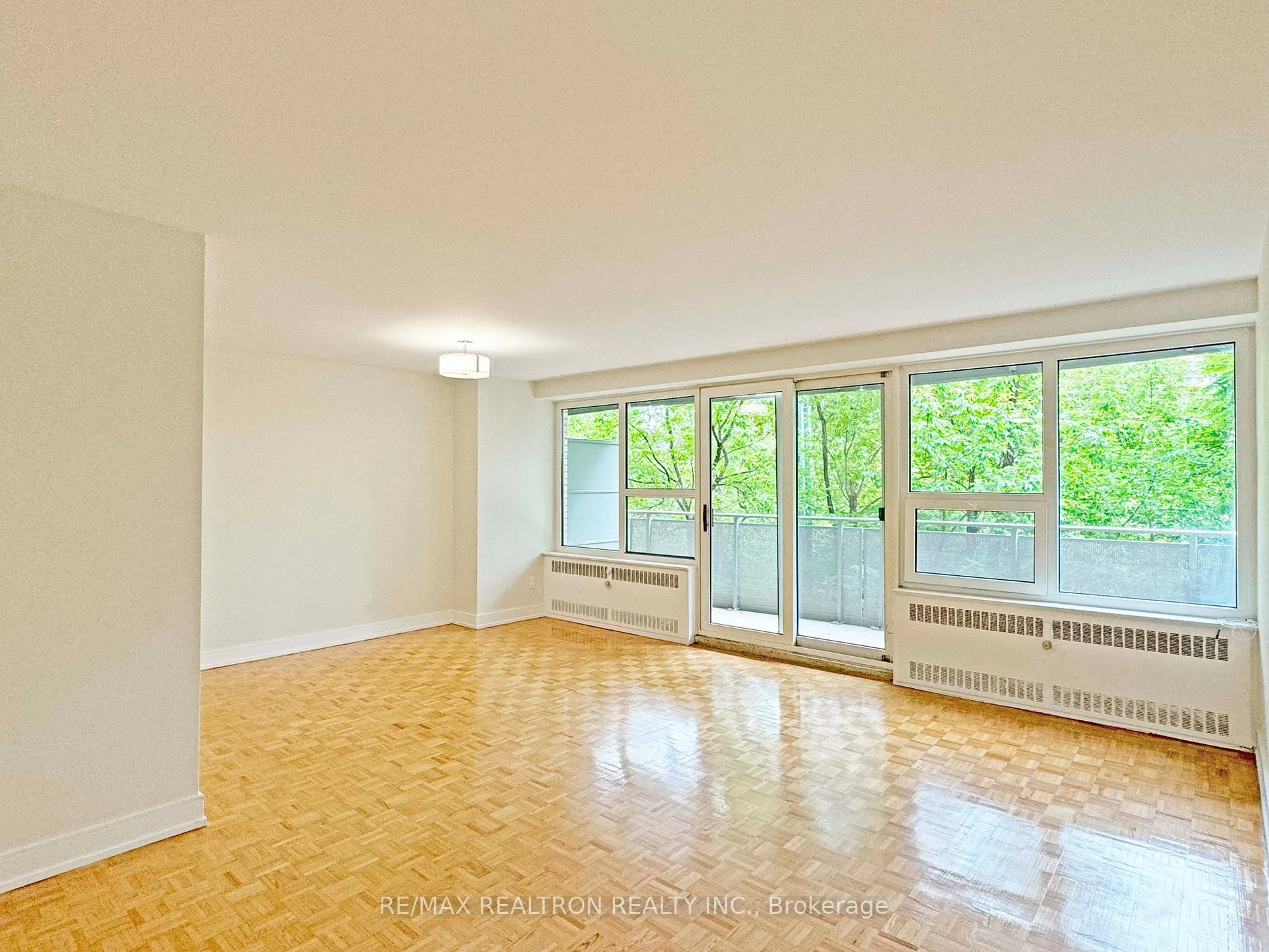 10 Shallmar Blvd, #208