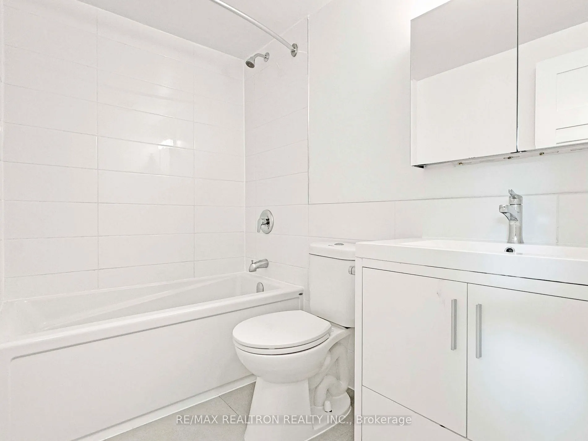 10 Shallmar Blvd, #208